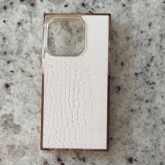 Flaunt White Crocodile Pattern iPhone 15 Pro + MagSafe Case - Picture 1 of 3